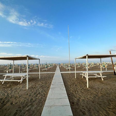 Hotel Neyra Beach Rimini Exteriér fotografie