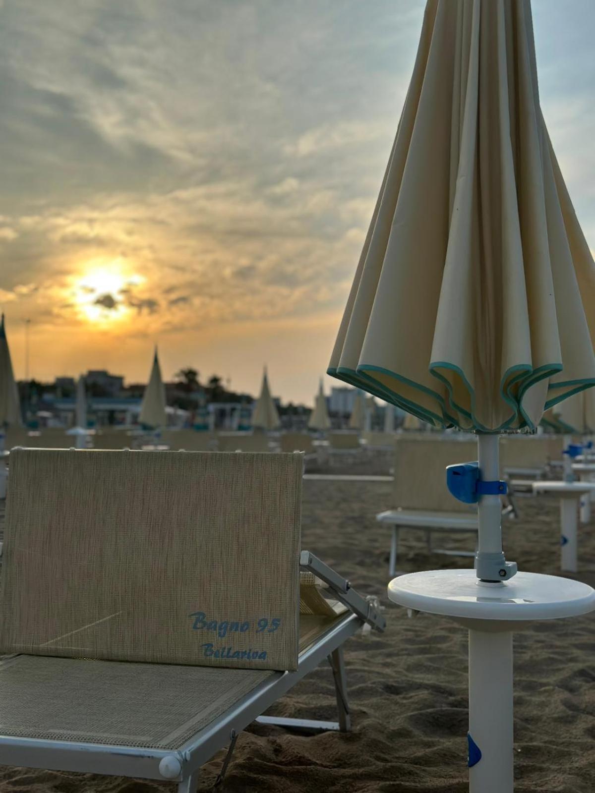Hotel Neyra Beach Rimini Exteriér fotografie
